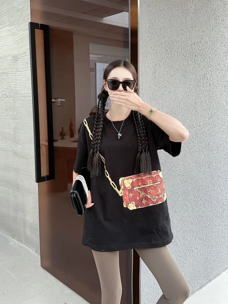 Unisex Louis Vuitton T-Shirts 138120