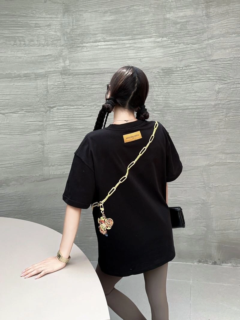 Unisex Louis Vuitton T-Shirts 138120