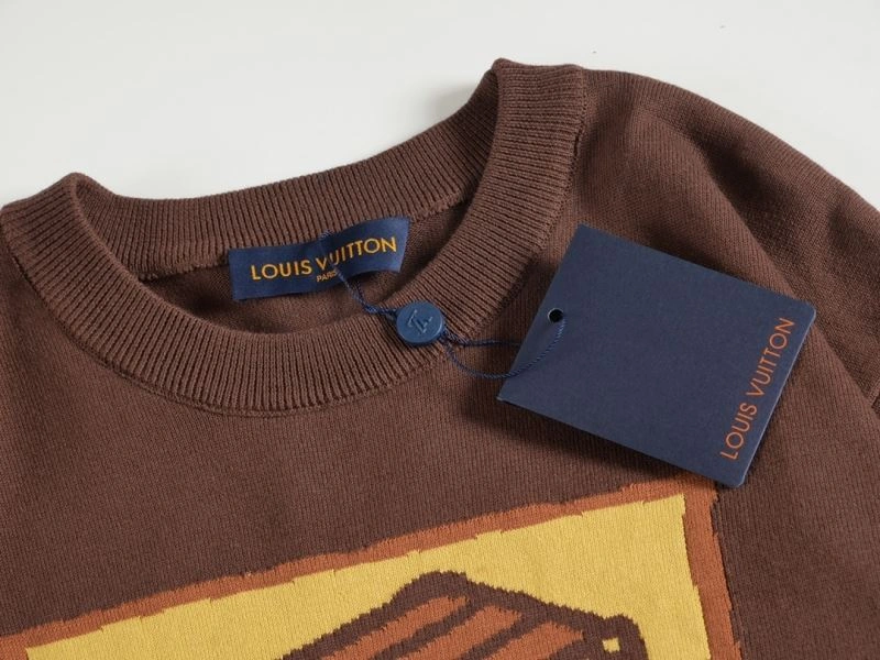 Functional Louis Vuitton T-Shirts 138102