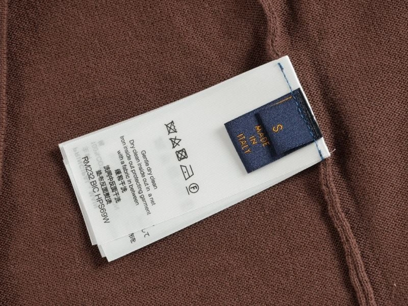 Functional Louis Vuitton T-Shirts 138102