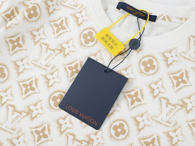 Vibrant Louis Vuitton T-Shirts 138106