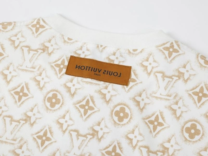 Vibrant Louis Vuitton T-Shirts 138106