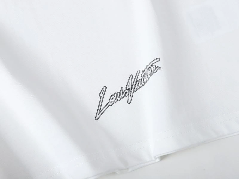 Louis Vuitton T-Shirts Resilient 138096
