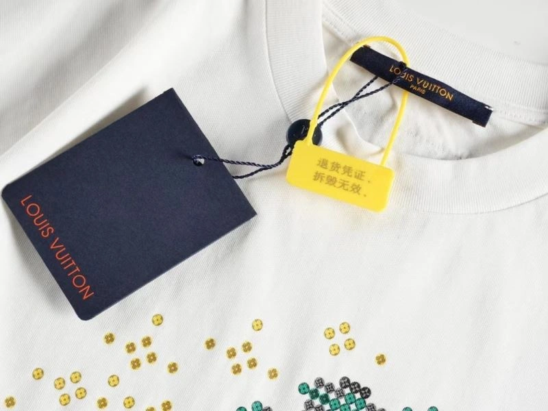Minimalist Louis Vuitton T-Shirts 138089