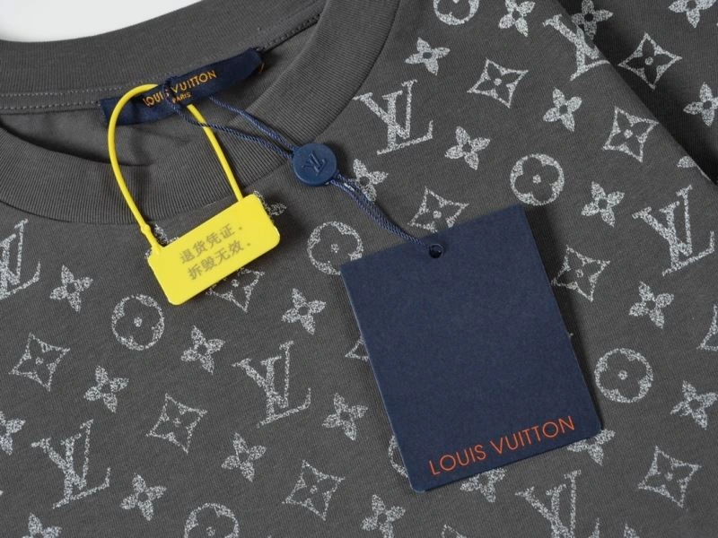 Lightweight Louis Vuitton T-Shirts 138065