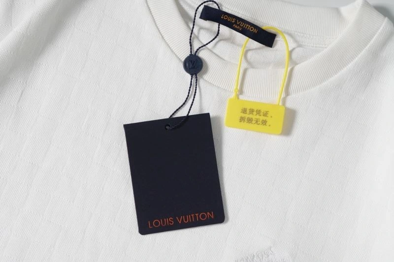 Louis Vuitton T-Shirts Snug 138032