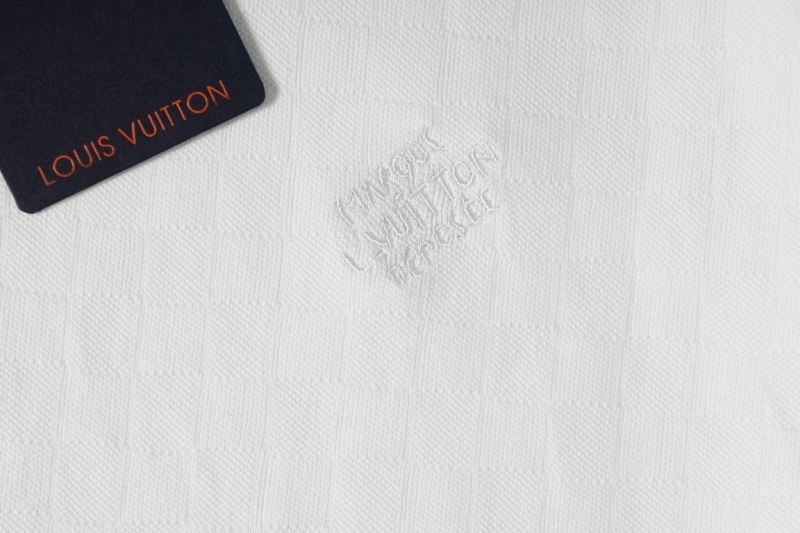 Louis Vuitton T-Shirts Snug 138032