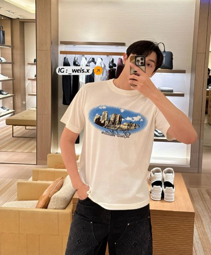 EyeCatching Louis Vuitton T-Shirts 138025