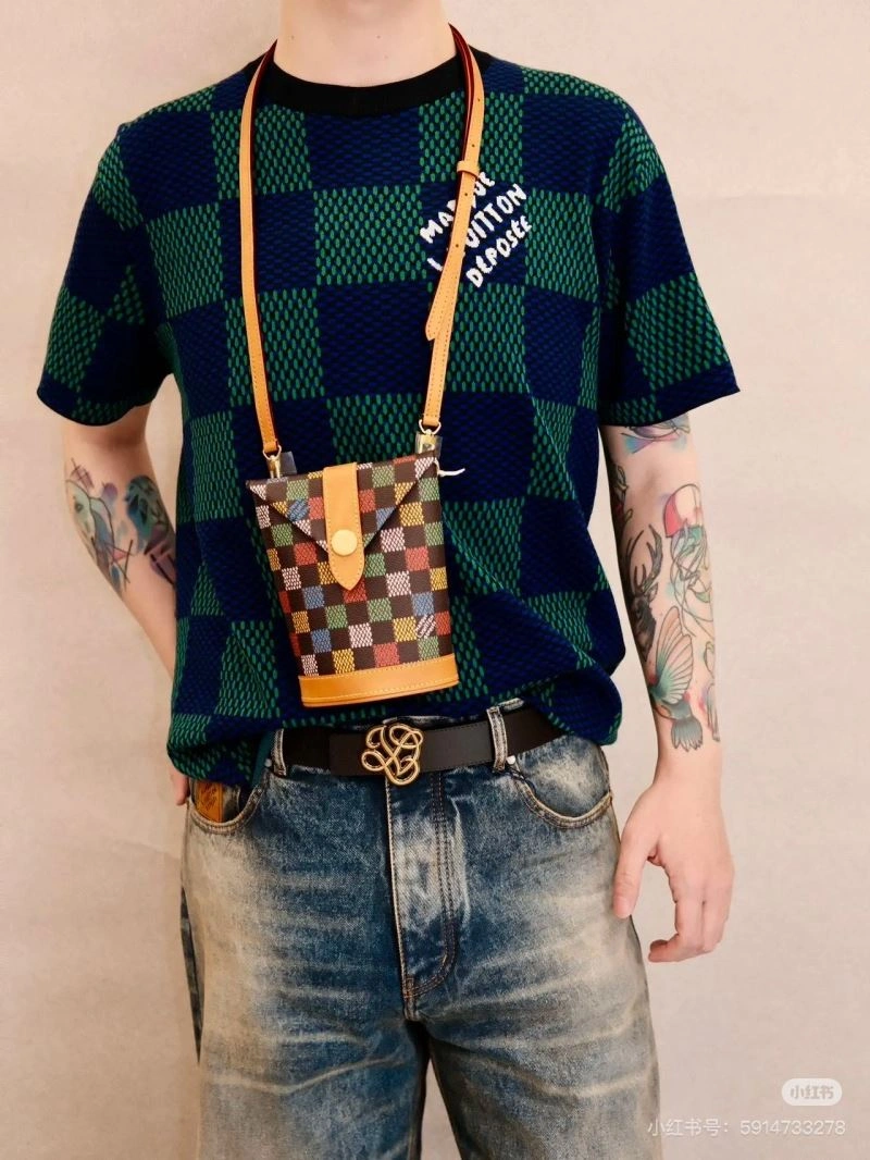 Sleek Louis Vuitton T-Shirts 138015