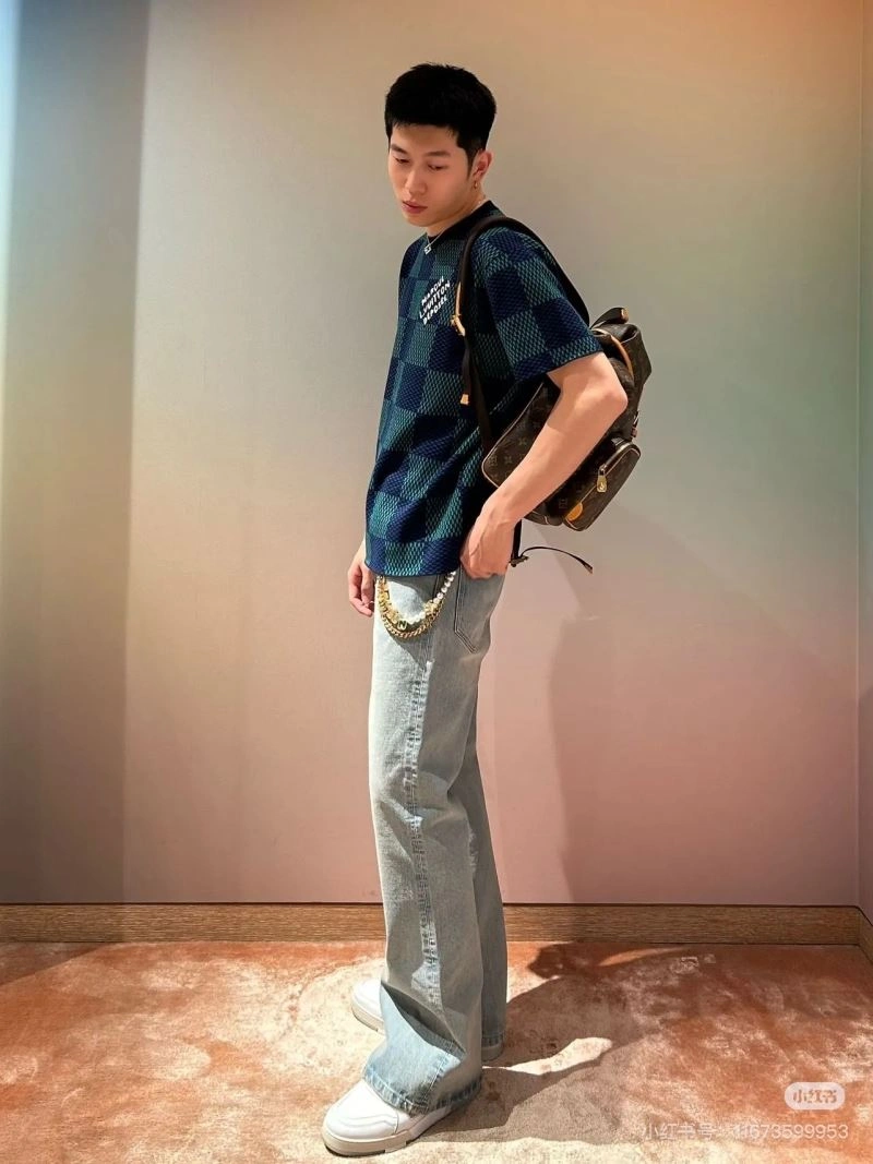 Sleek Louis Vuitton T-Shirts 138015