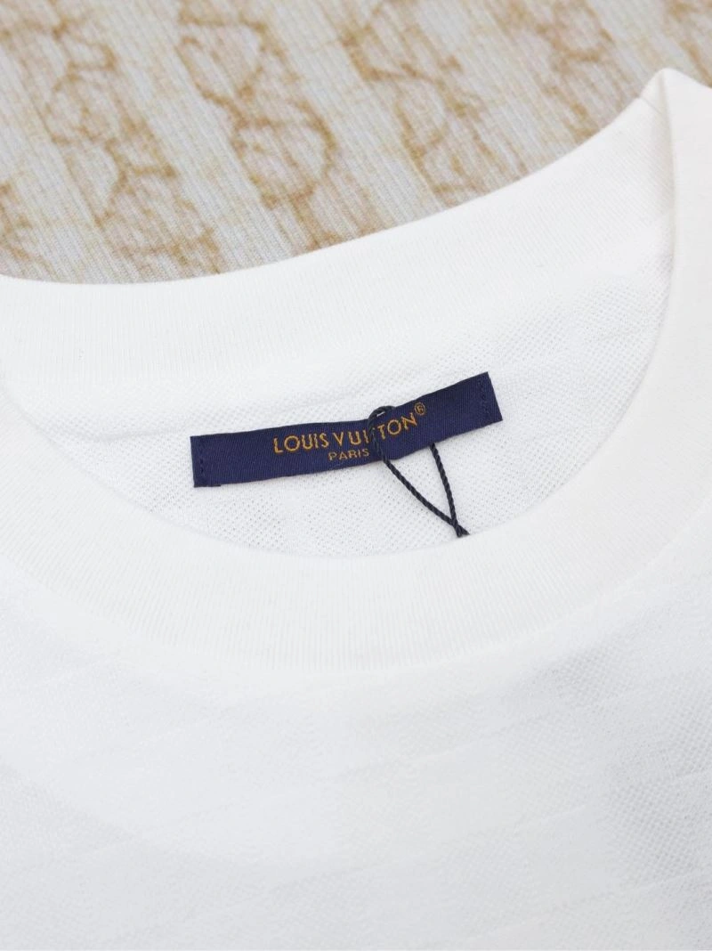 Contemporary Louis Vuitton T-Shirts 138004