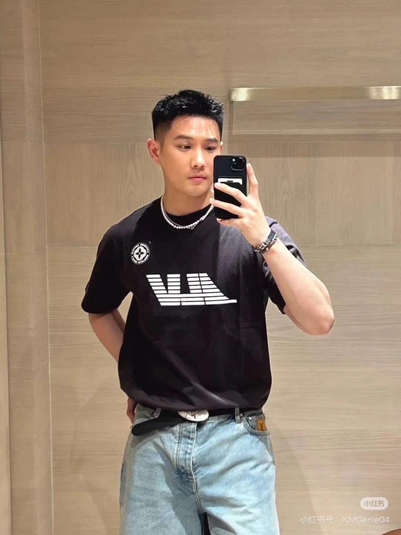 Louis Vuitton T-Shirts Minimalist 137988
