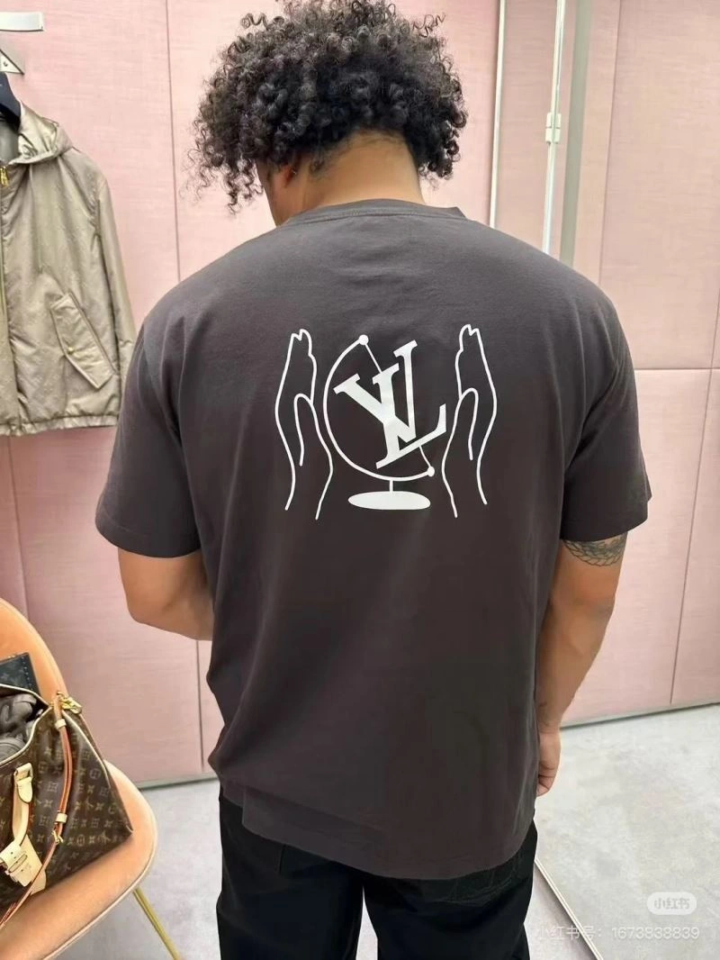 Louis Vuitton T-Shirts Minimalist 137988