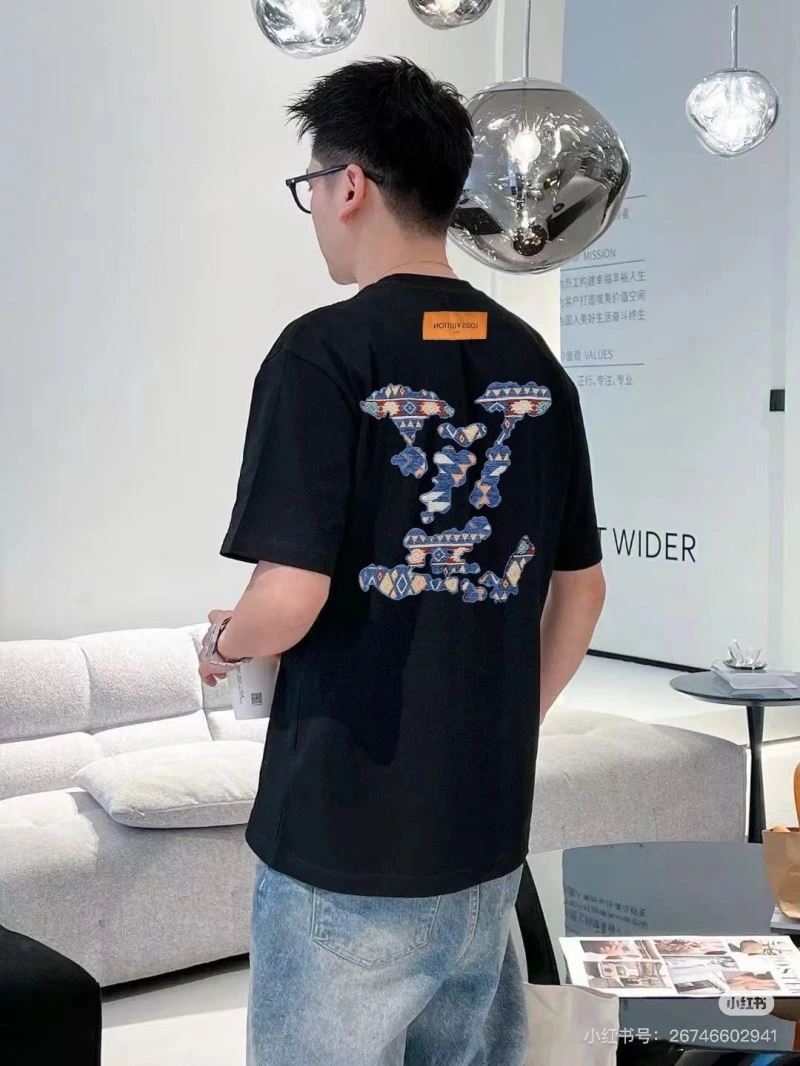 Sleek Louis Vuitton T-Shirts 137972