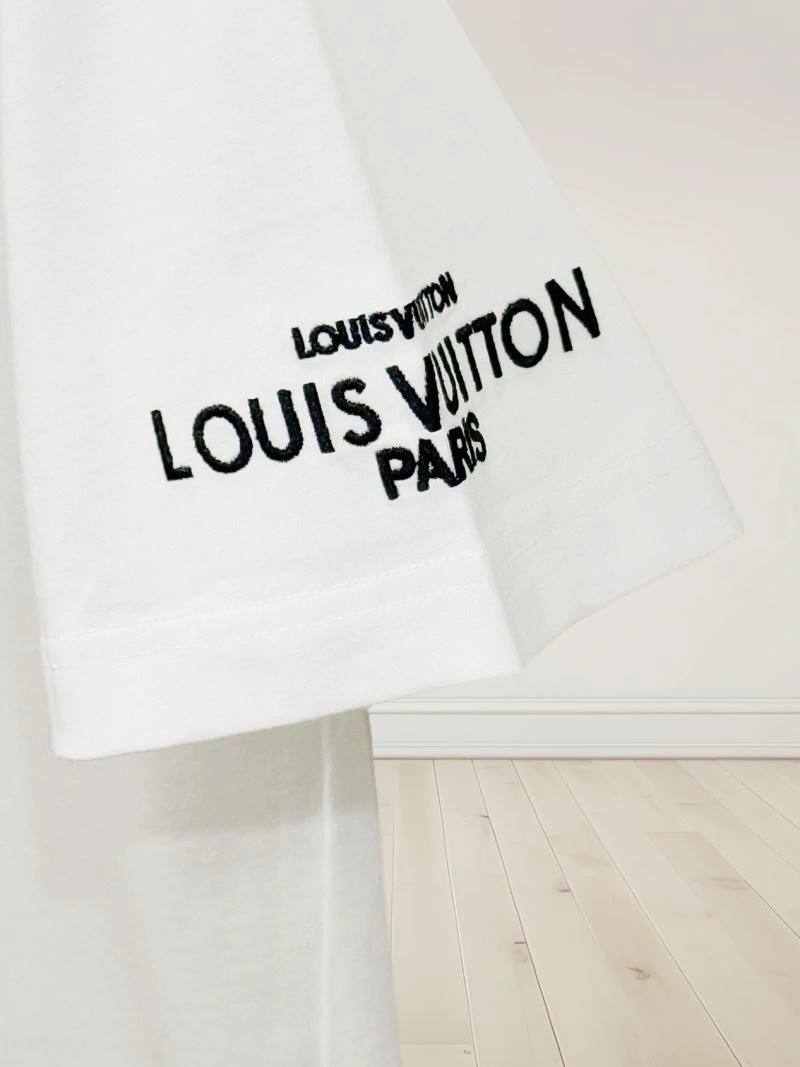 Modern Louis Vuitton T-Shirts 137966