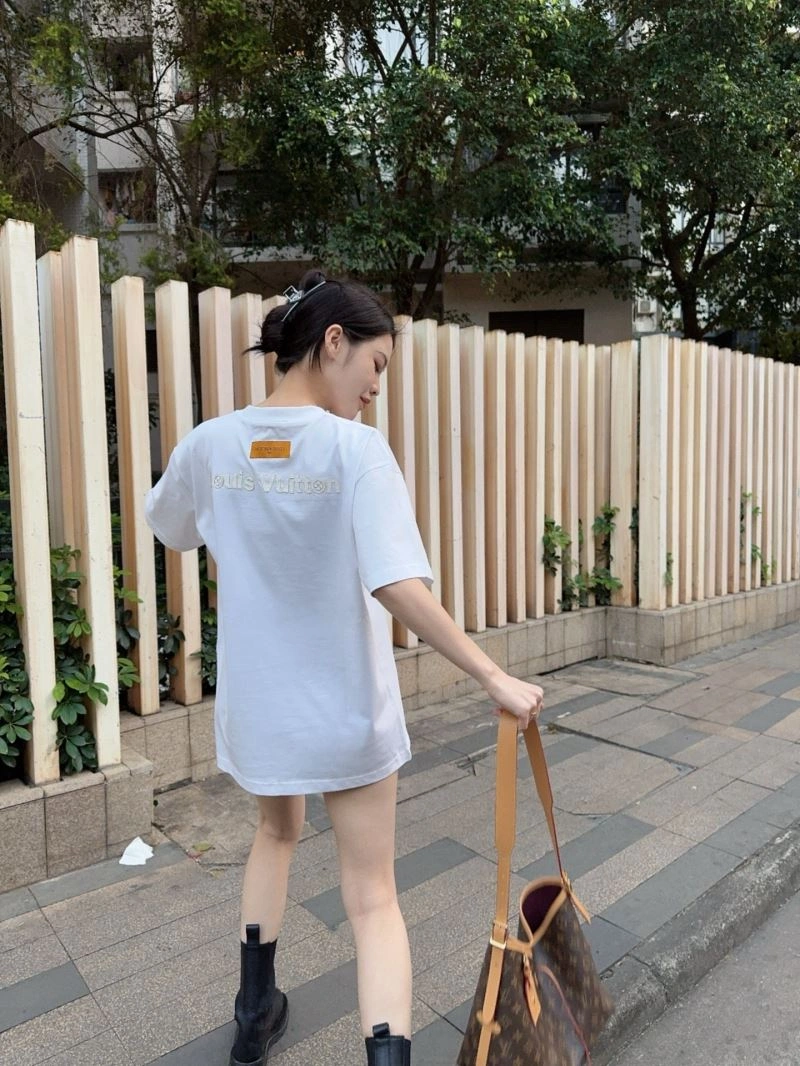 Louis Vuitton T-Shirts Comfortable 137983