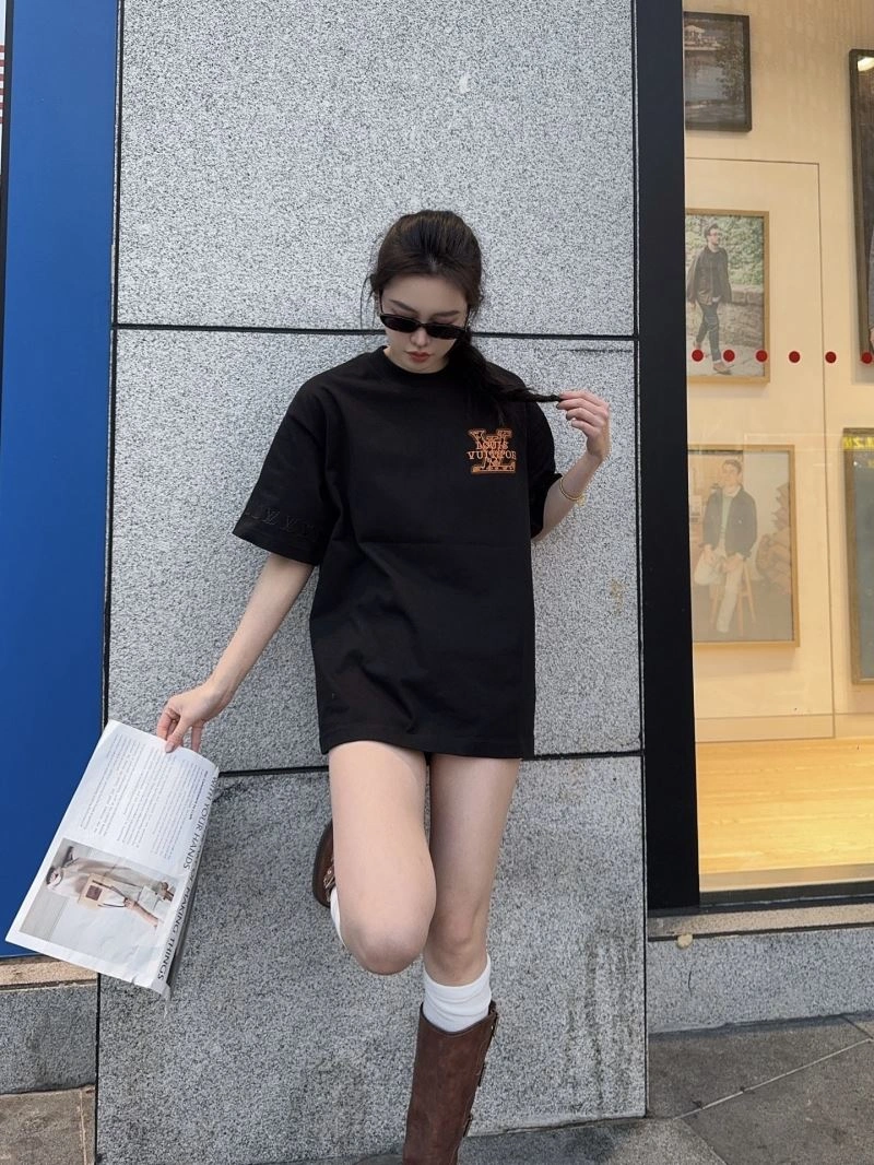 Stretchable Louis Vuitton T-Shirts 137977