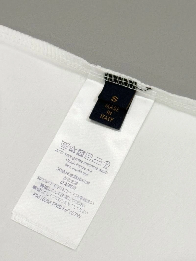 Stretchable Louis Vuitton T-Shirts 137999