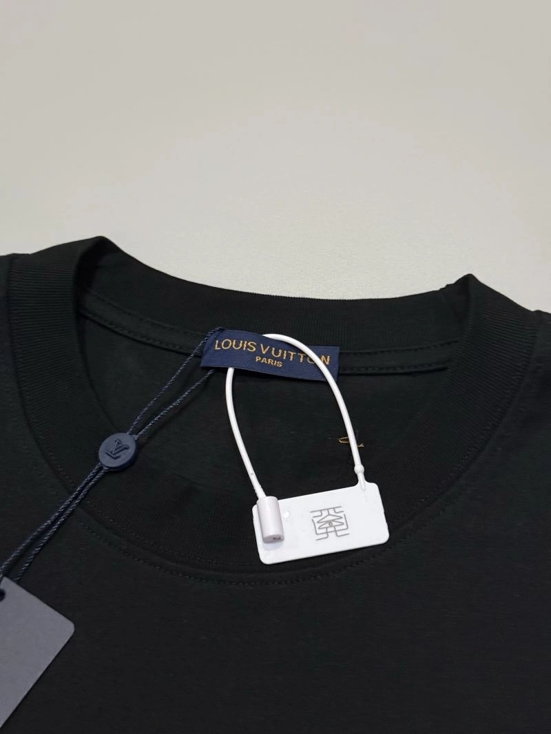 WellDesigned Louis Vuitton T-Shirts 137982