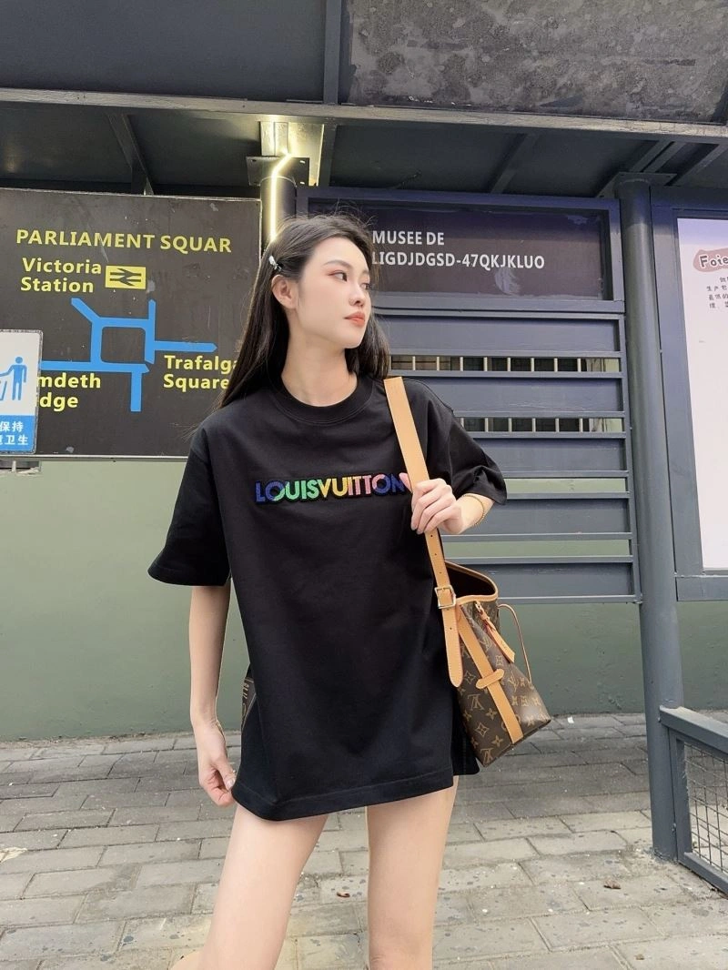 Stretchable Louis Vuitton T-Shirts 137979