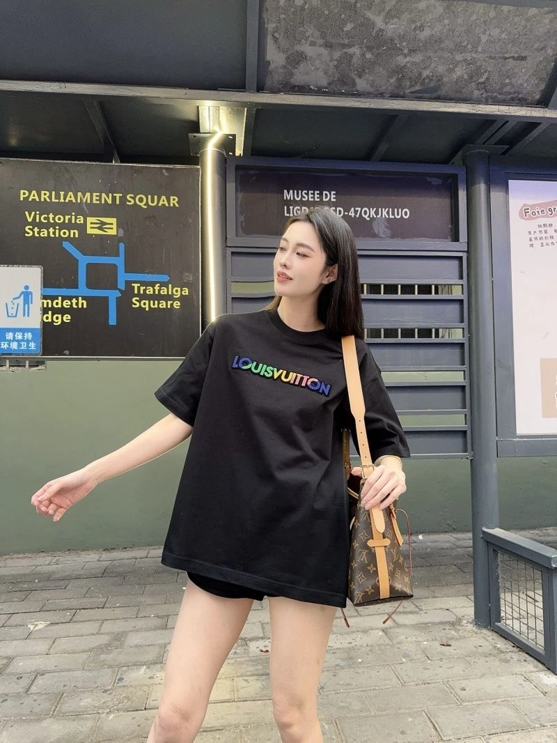Stretchable Louis Vuitton T-Shirts 137979