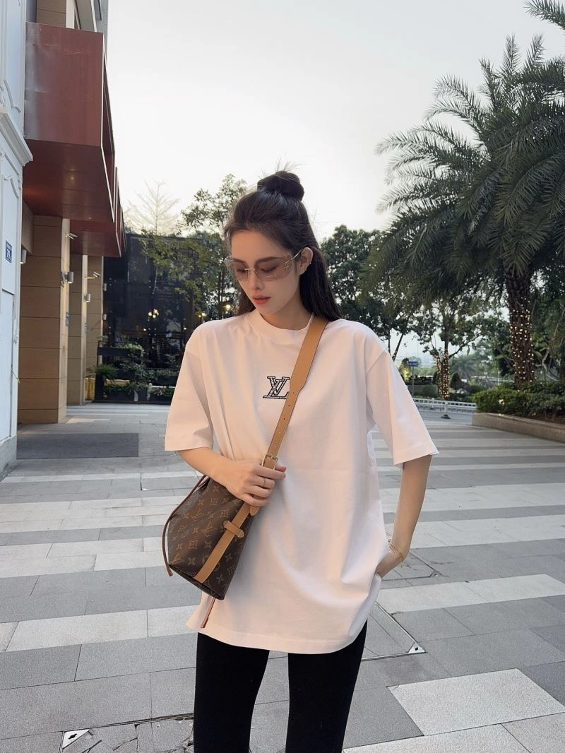 Breathable Louis Vuitton T-Shirts 137974