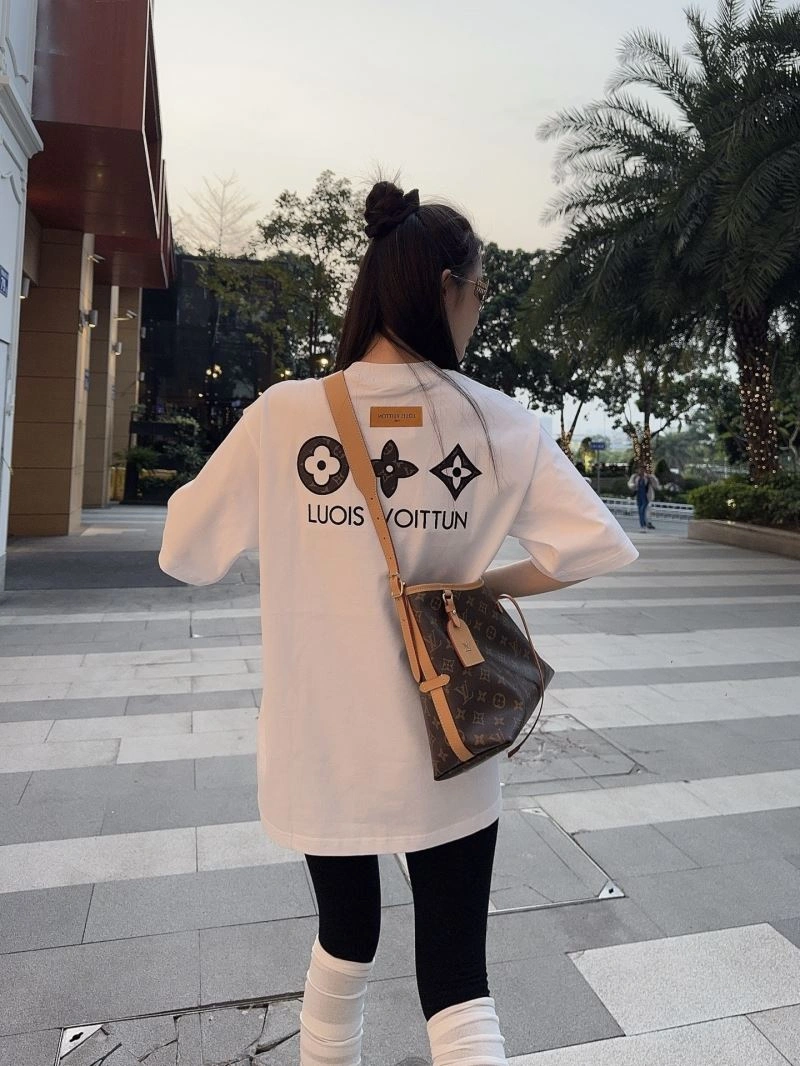 Breathable Louis Vuitton T-Shirts 137974