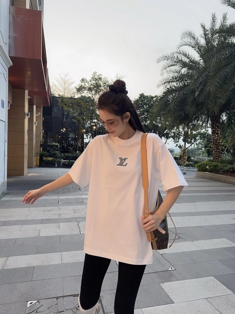 Breathable Louis Vuitton T-Shirts 137974