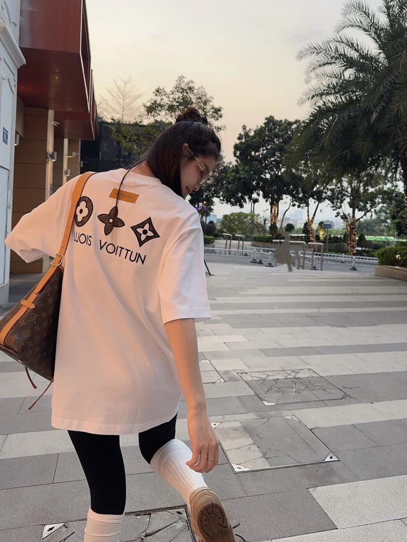 Breathable Louis Vuitton T-Shirts 137974