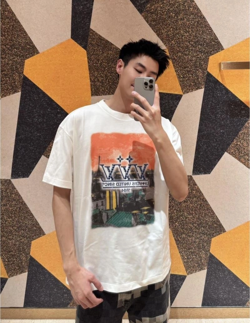 Louis Vuitton T-Shirts Lightweight 137954