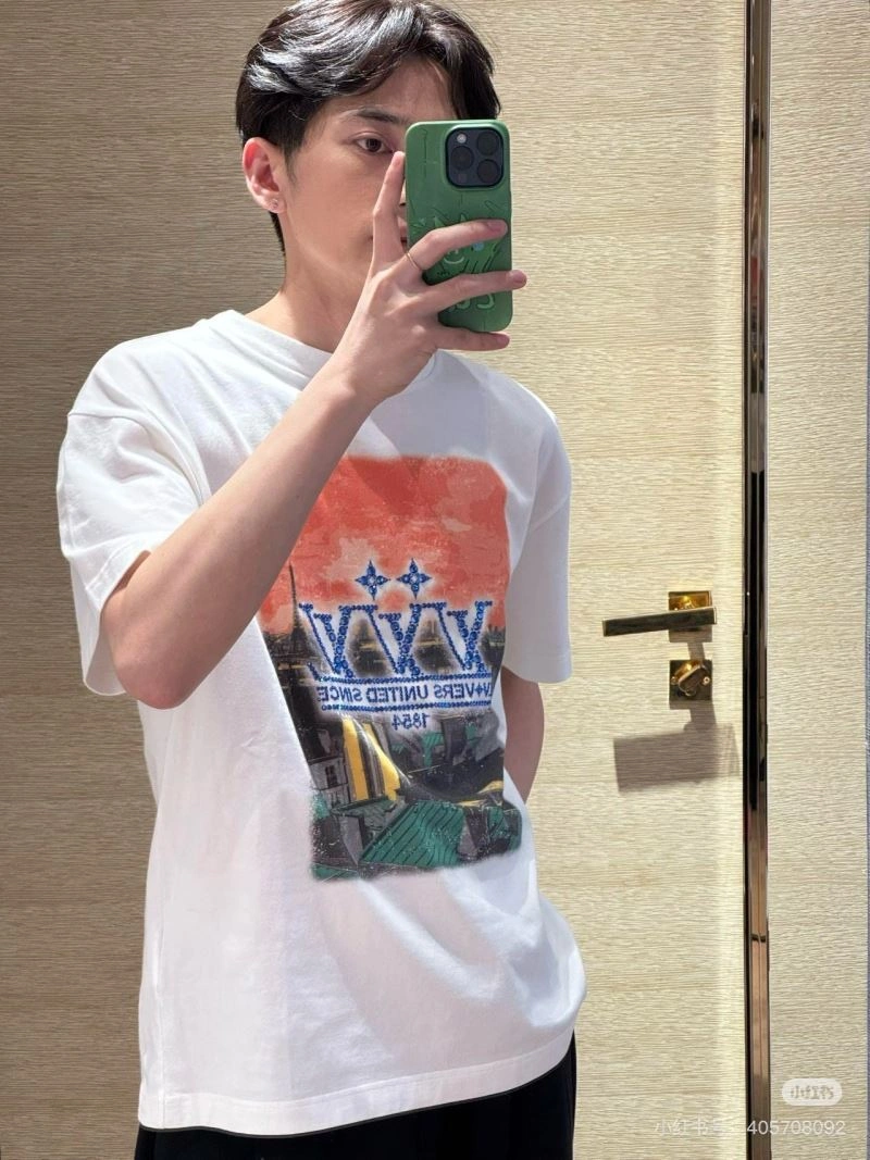 Louis Vuitton T-Shirts Lightweight 137954