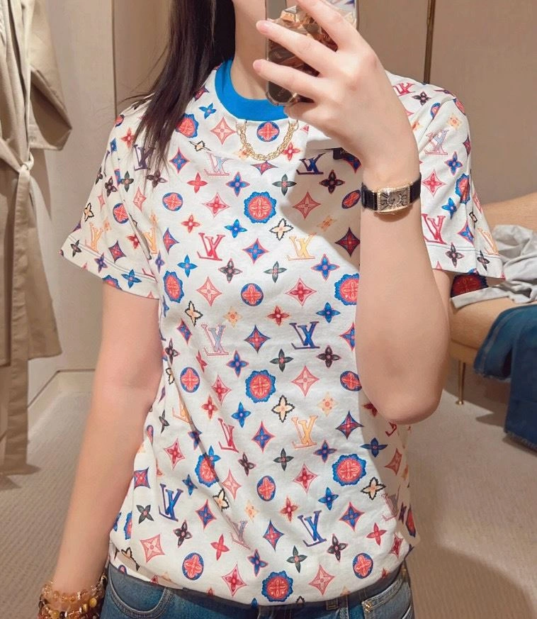 Stylish Louis Vuitton T-Shirts 137953