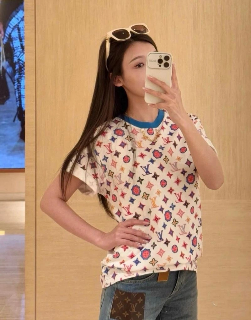 Stylish Louis Vuitton T-Shirts 137953