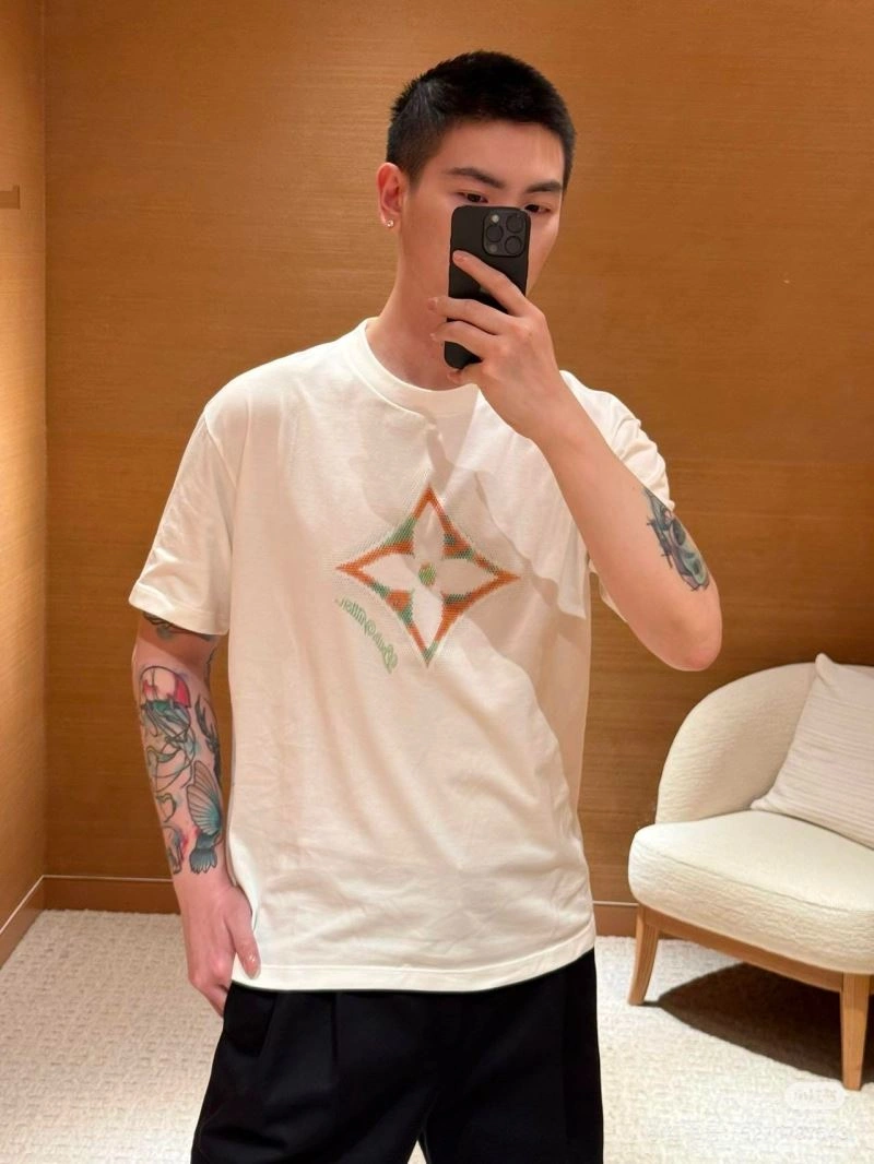 Compact Louis Vuitton T-Shirts 137996