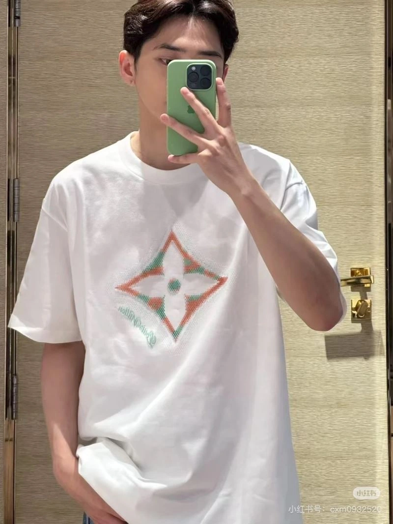 Compact Louis Vuitton T-Shirts 137996