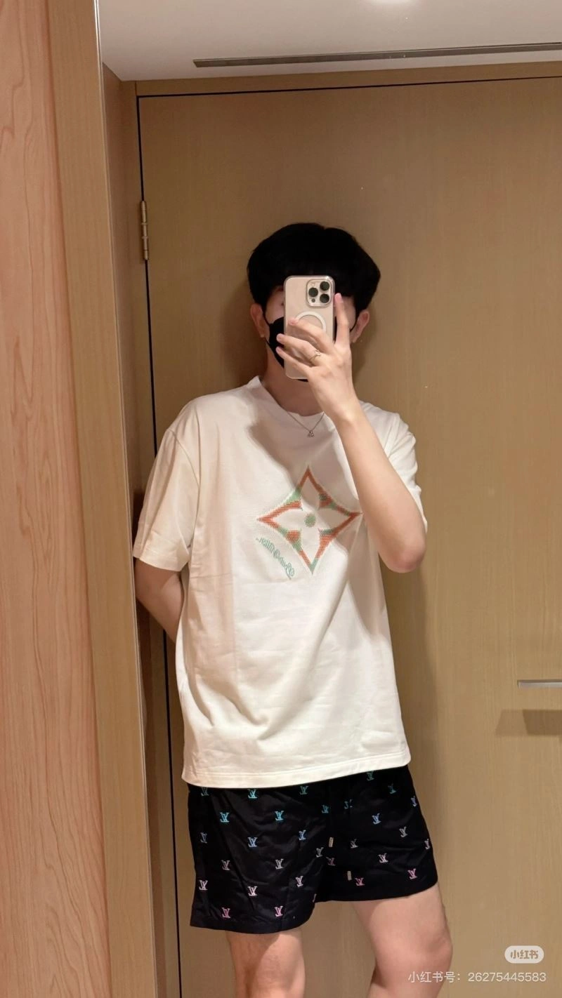 Compact Louis Vuitton T-Shirts 137996