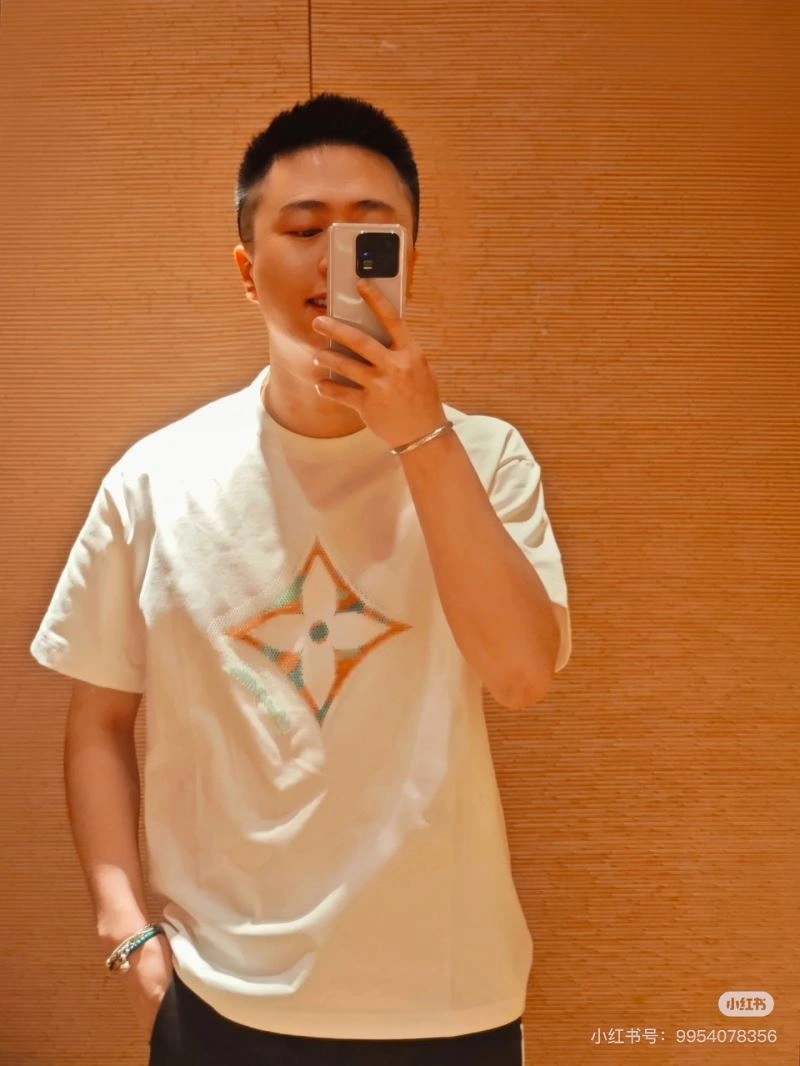 Compact Louis Vuitton T-Shirts 137996