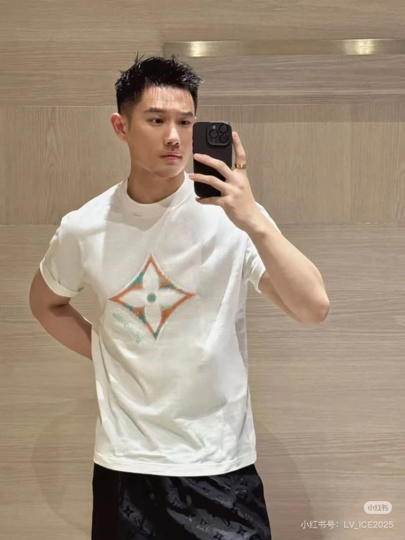 Compact Louis Vuitton T-Shirts 137996