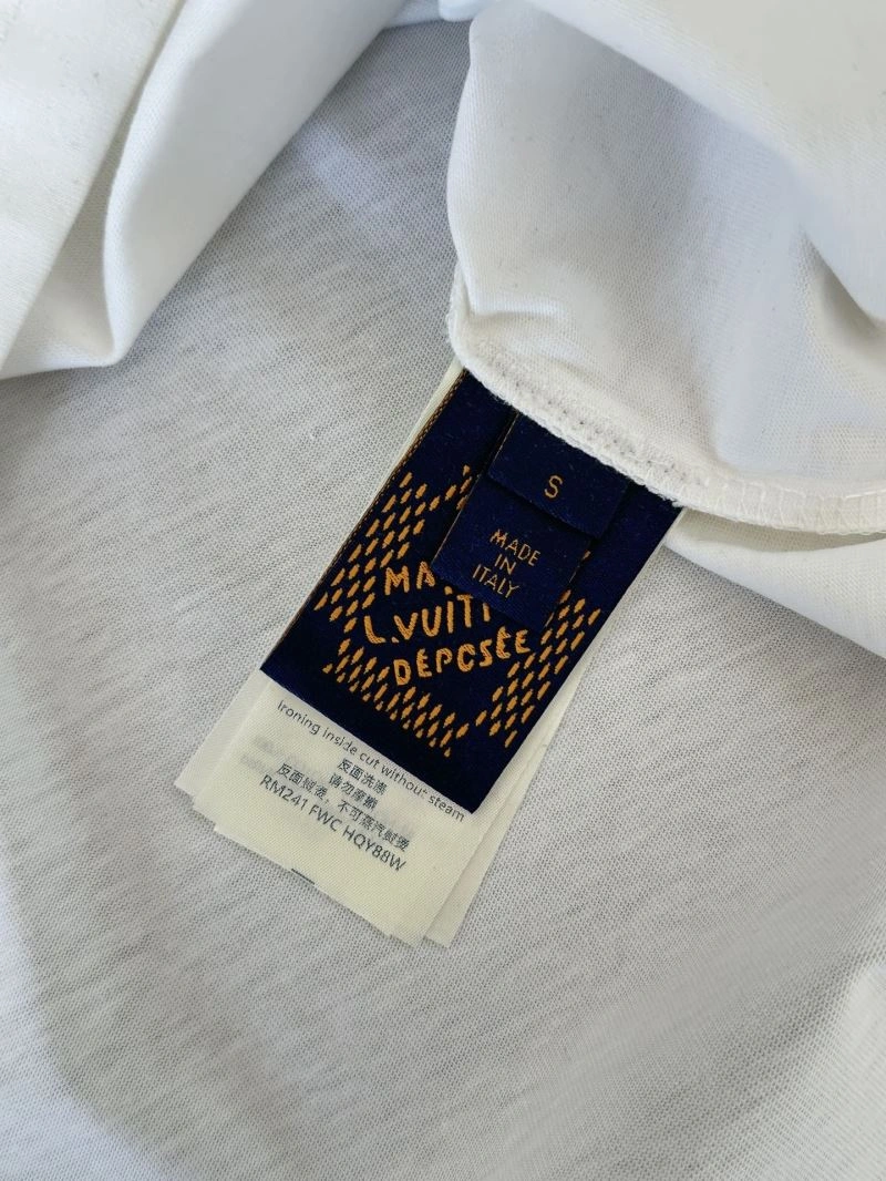 Breathable Louis Vuitton T-Shirts 137947