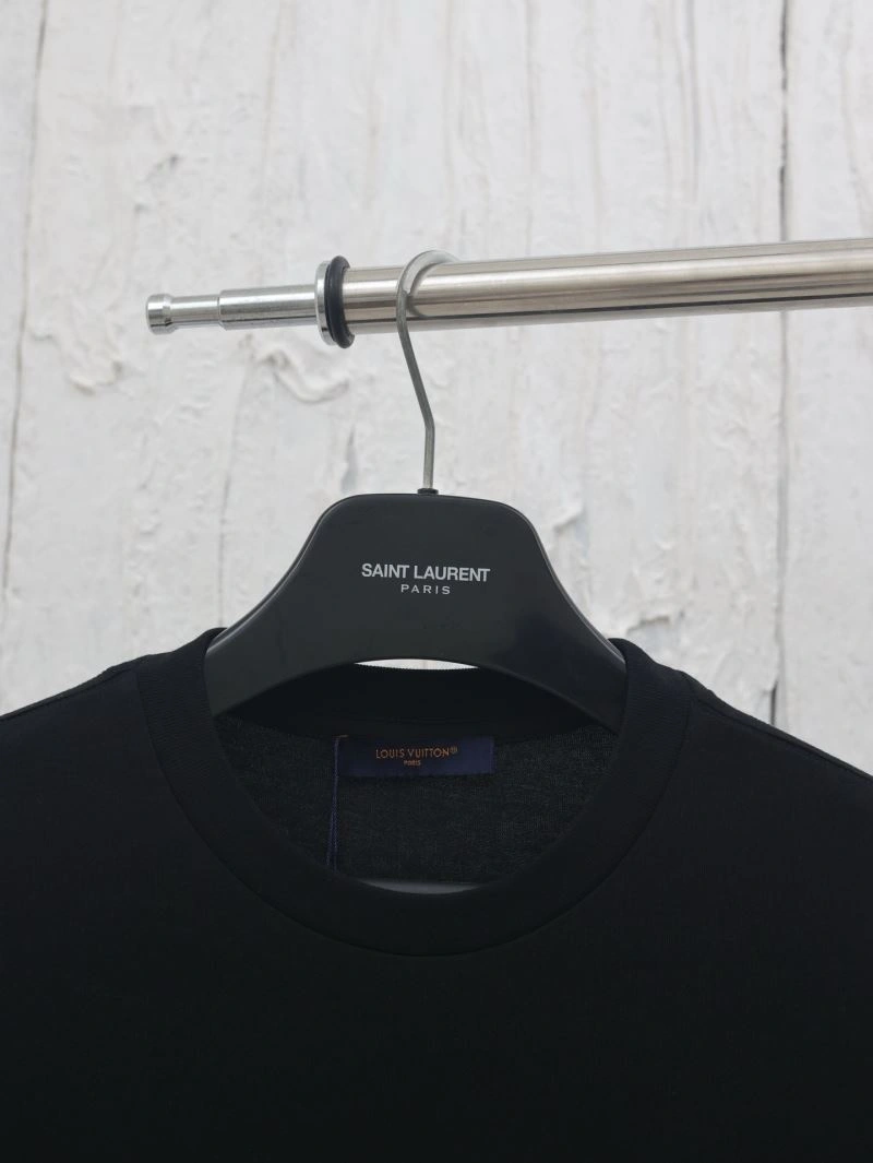 Contemporary Louis Vuitton T-Shirts 137939