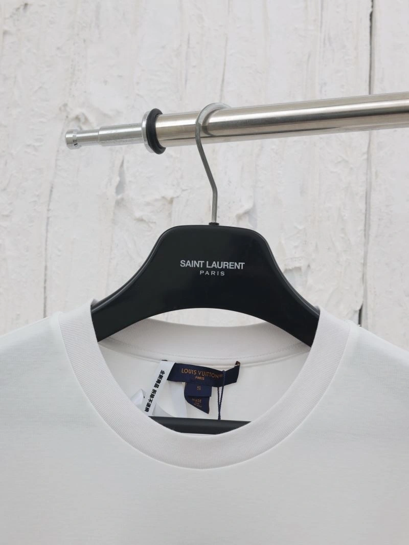 Louis Vuitton T-Shirts Soft 137945