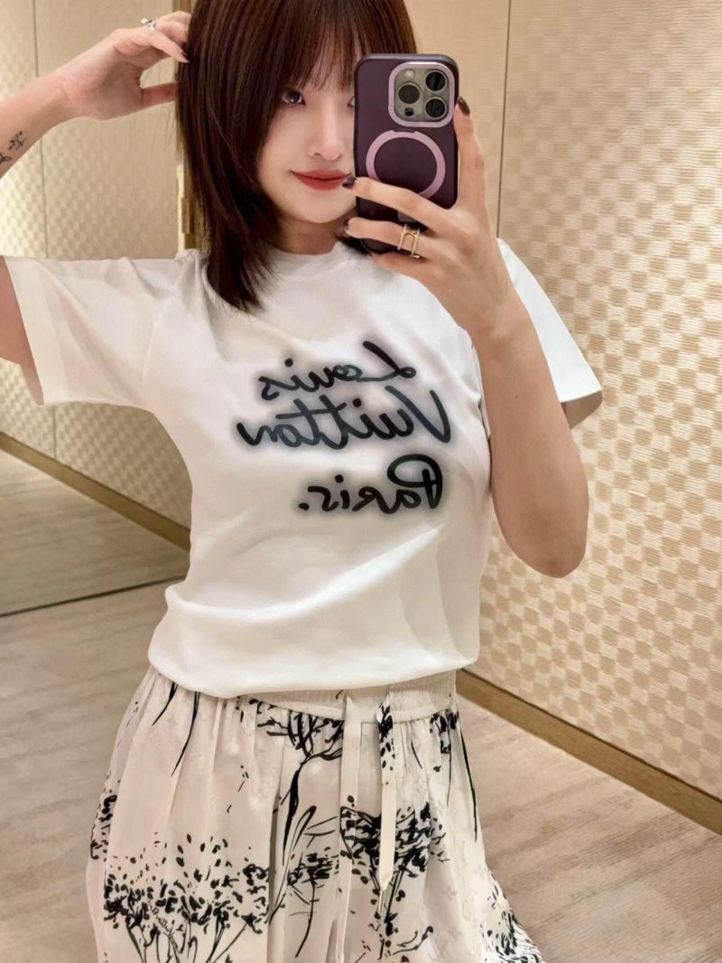 Louis Vuitton T-Shirts Soft 137945