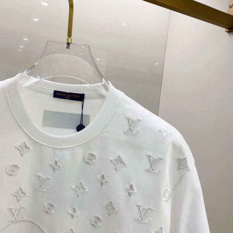 Tailored Louis Vuitton T-Shirts 131972