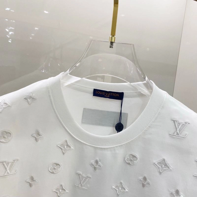 Tailored Louis Vuitton T-Shirts 131972