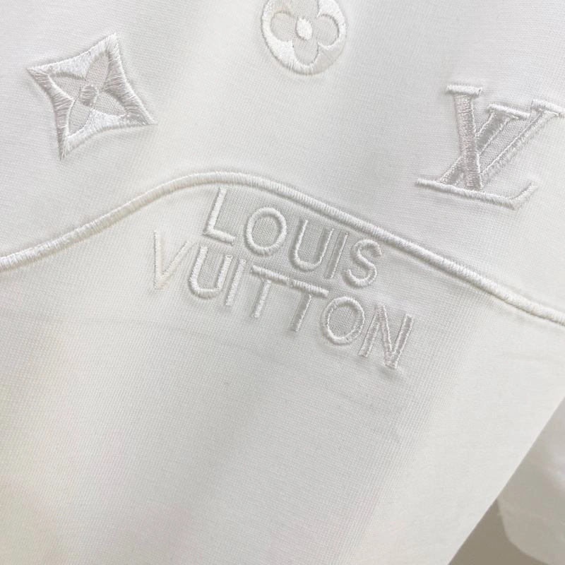 Tailored Louis Vuitton T-Shirts 131972