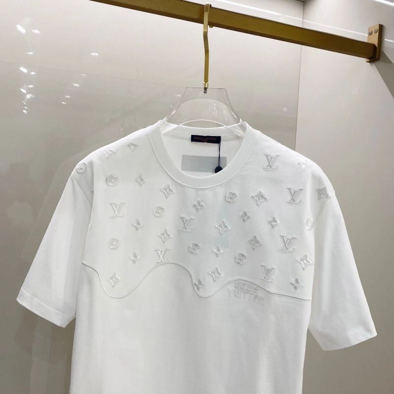 Tailored Louis Vuitton T-Shirts 131972
