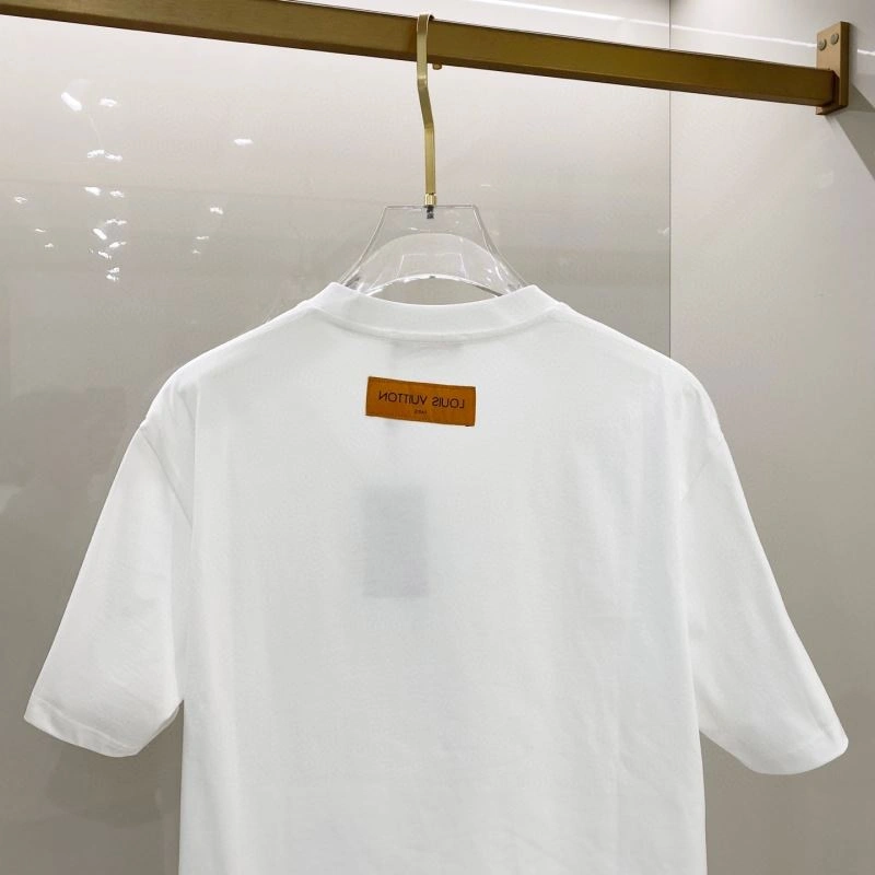 Unisex Louis Vuitton T-Shirts 131960