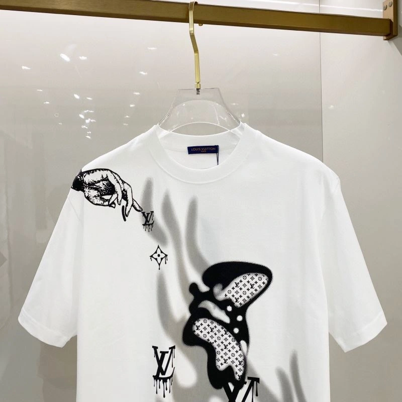 Unisex Louis Vuitton T-Shirts 131960