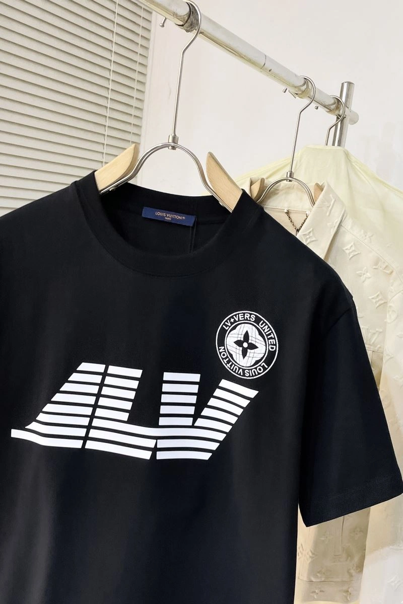 Louis Vuitton T-Shirts Elegant 138915