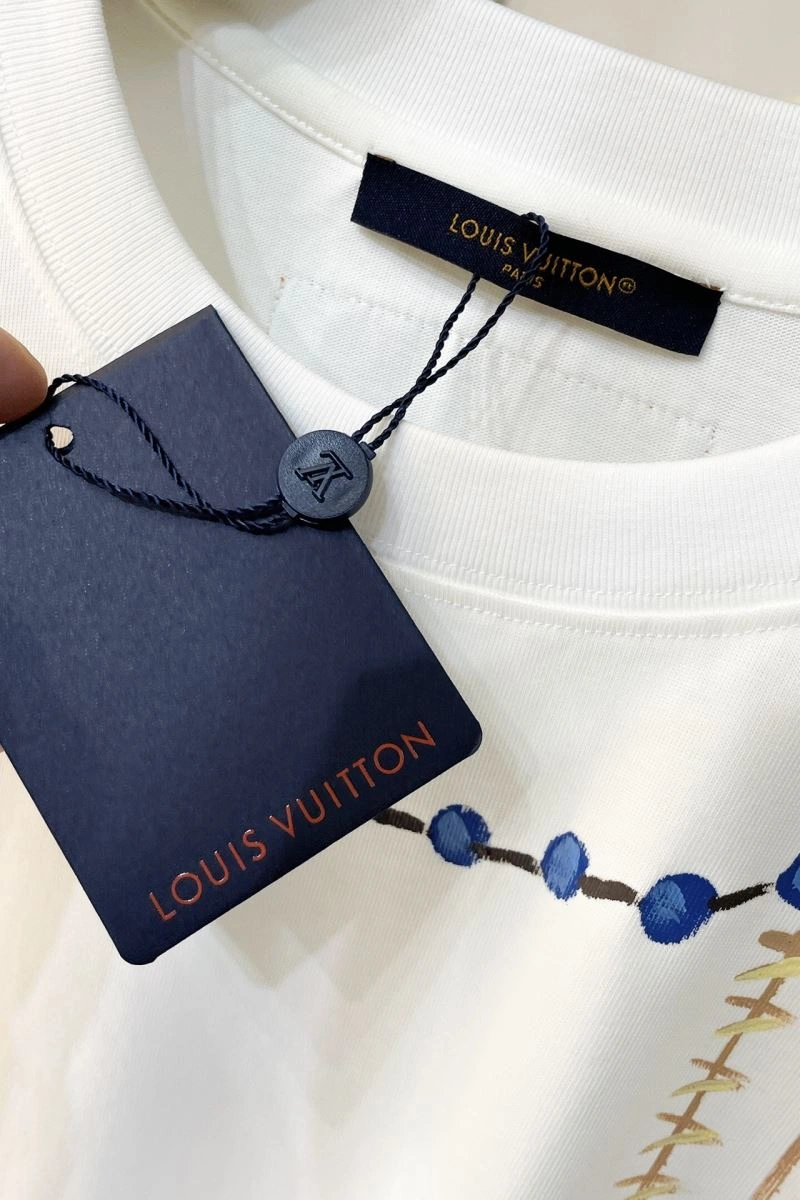 Chic Louis Vuitton T-Shirts 138933